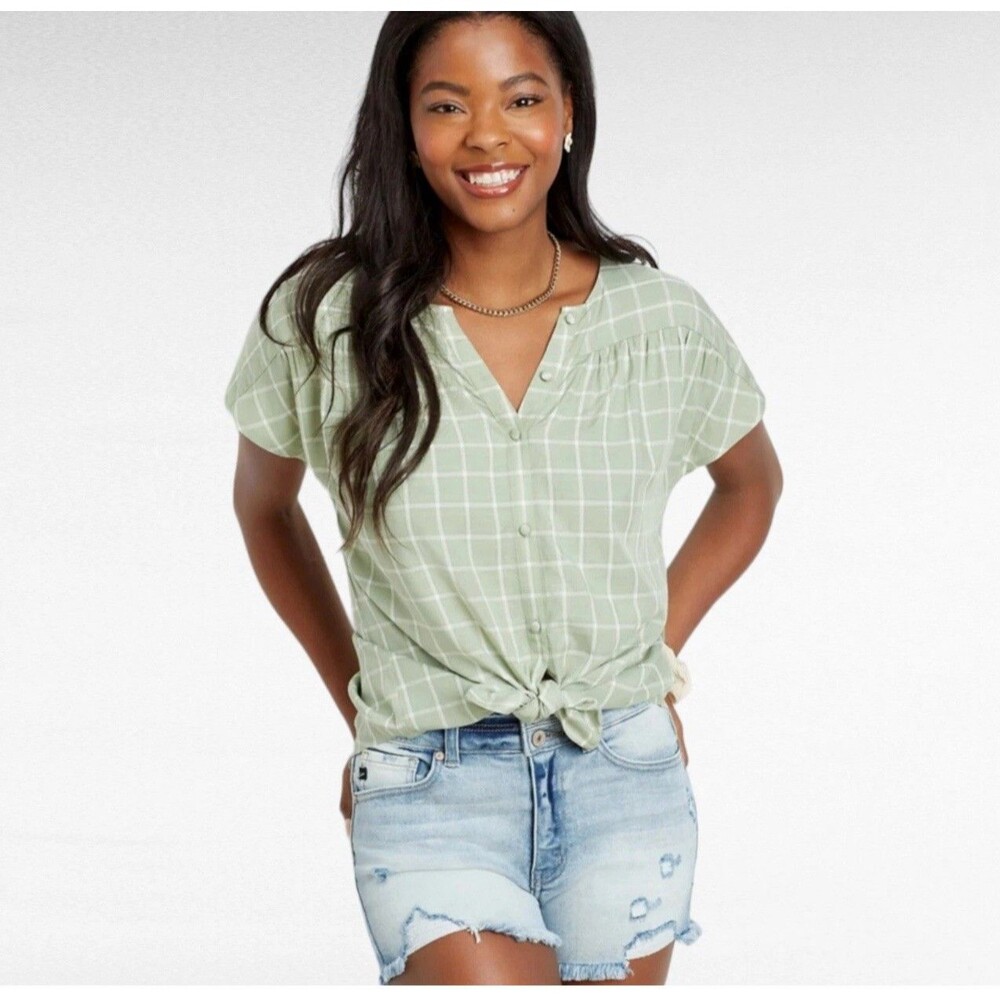 Maurices Green Plaid Woven Relaxed Fit Short Sleeve Button Down Size Medium Boxy